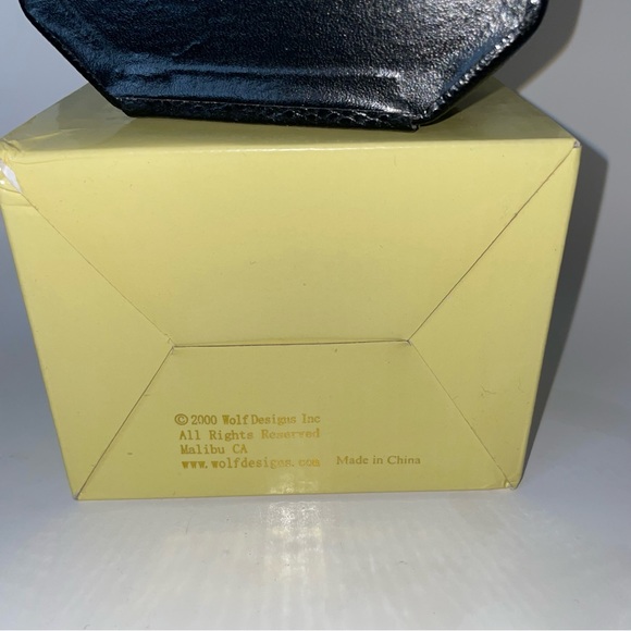 Wolf Designs Genuine Leather Black Travel Jewelry Box With Key and Tray - Picture 9 of 10